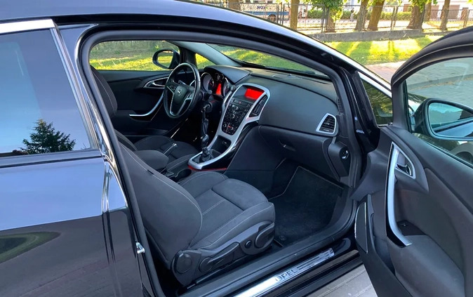 Opel Astra cena 31500 przebieg: 240000, rok produkcji 2012 z Ciechanowiec małe 106